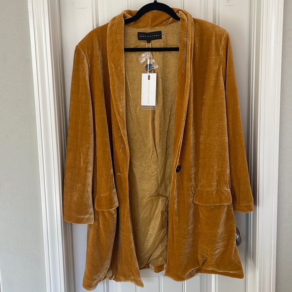 Vici Jackets & Blazers - Vici Dolls Velvet Blazer NWT